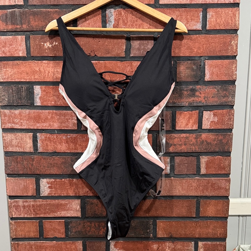 TA3 Plungey Triangle swimsuits - Picture 4 of 12